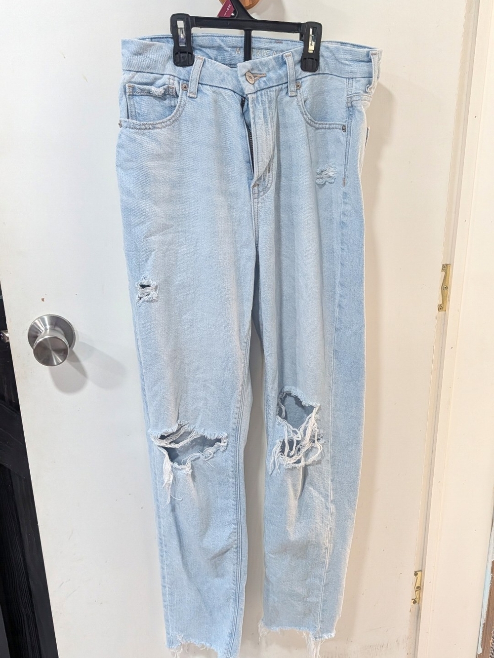 American Eagle light wash curvy mom jeans size 0 strigid high-waisted
